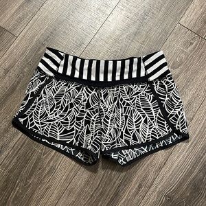 🍋 Lululemon Size 4 special edition run times short